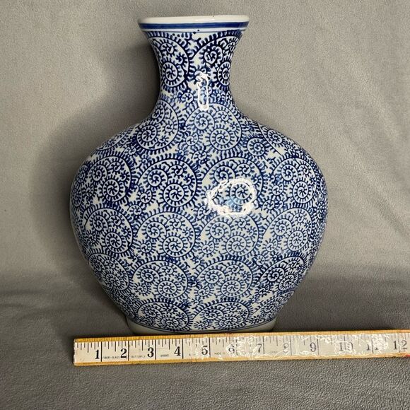 Vintage Chinoiserie Bud Flower Vase - Cobalt Blue & White, Ivy Pattern 12" - Picture 5 of 11
